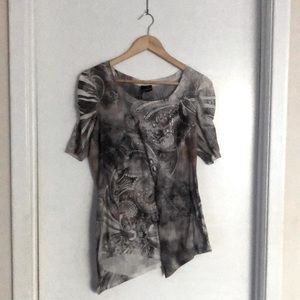 New Directions WOMENS Grey/White/Brown Asymmetrical  Graphic Tee w/ Rhinestones